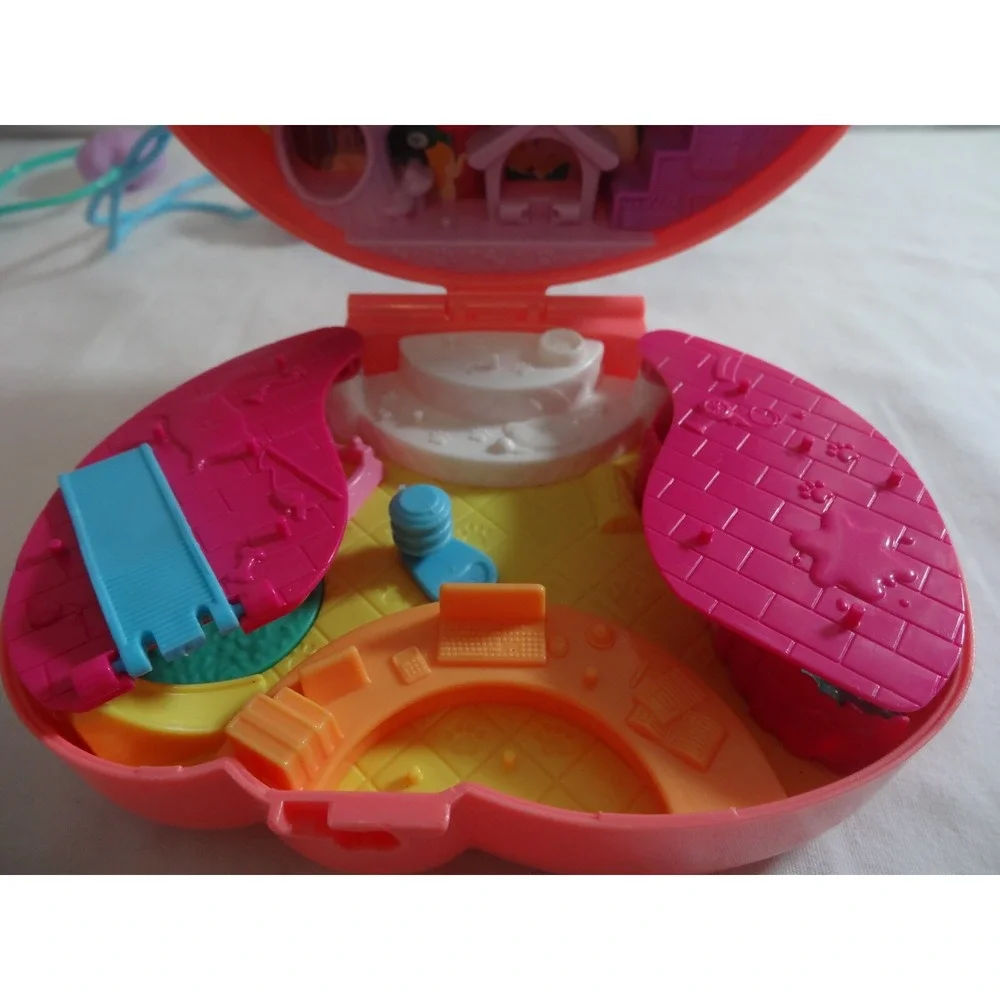 Polly Pocket Pet Vet Playset Starring Shani Cuddly Cat Purse Compact‎ + Starring